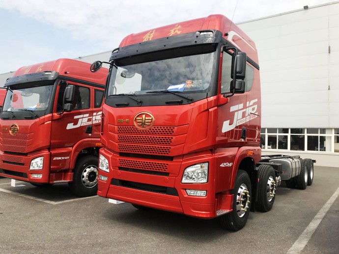 自重仅10吨 5万公里长换油jh6载货车成8x4市场的中流砥柱 手机卡车e族