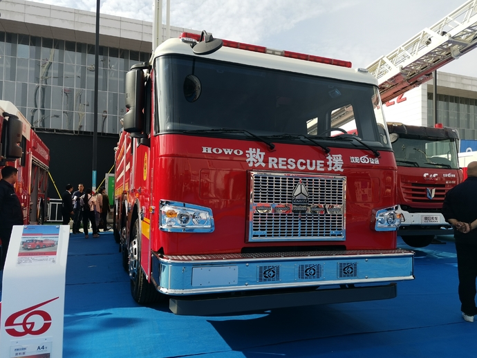 消防展开幕啦 一起来零距离接触斯堪尼亚 奔驰 沃尔沃 Man消防车 手机卡车e族