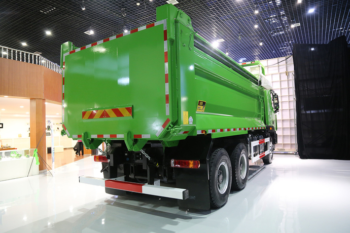 搭载400马力潍柴专属动力 售价37 98万欧曼国六渣土车京城首发 卡车e族 选车用车买车 就上卡车e族