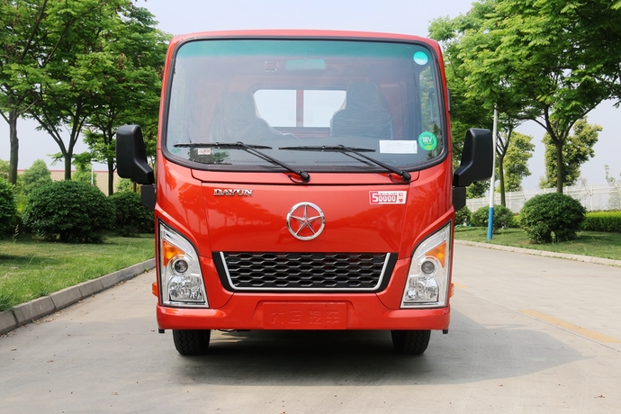 大运小卡实车首曝!发动机50000公里长换油,3.