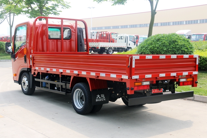 大运小卡实车首曝!发动机50000公里长换油,3.