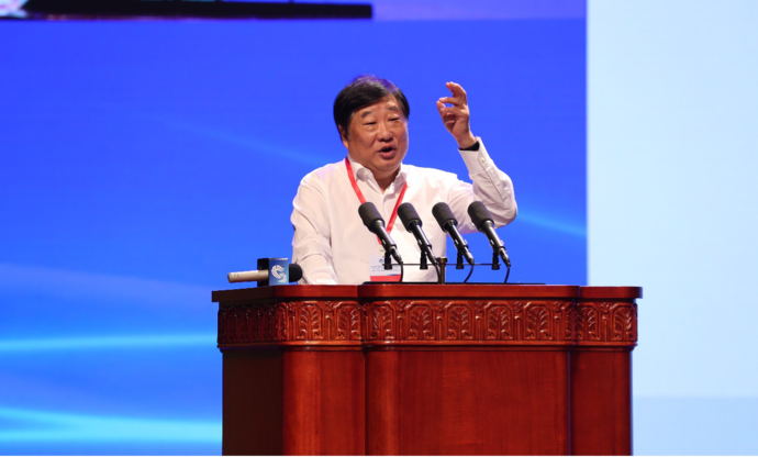 谭旭光 不断斗争 敢于亮剑 企业家要有追求梦想的拼搏激情 卡车e族 选车用车买车 就上卡车e族 谭旭光 不断斗争 敢于亮剑 企业家要有追求梦想的拼搏激情 卡车e族 选车用车买车 就上卡车e族